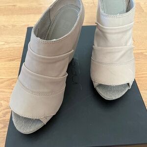 Joe’s Jeans Finley Wedge Taupe